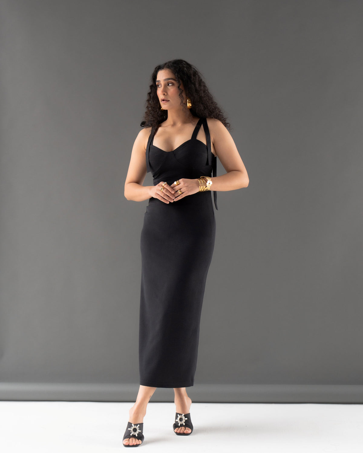 swan dress black – White Chalk Bold flair sleeves for Waist Size:33″ shootmodel: lucy blackie I think it's officially